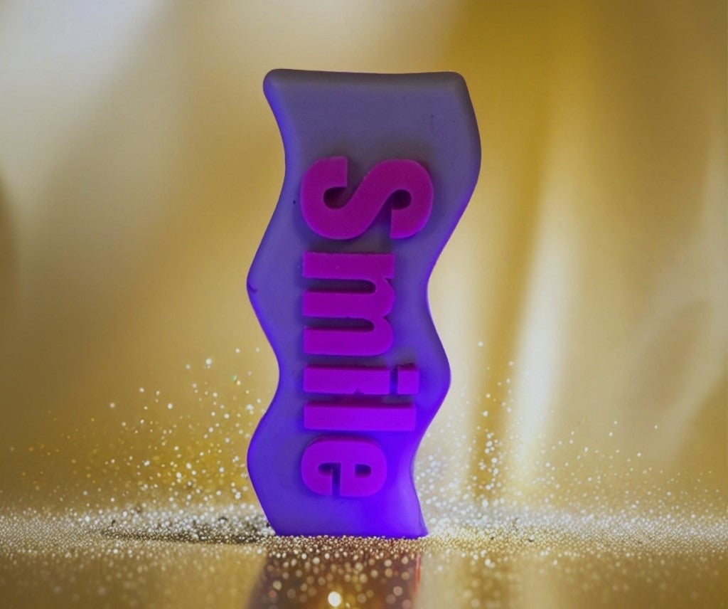 💜 Purple Smile Candle – Uplifting Positivity Candle